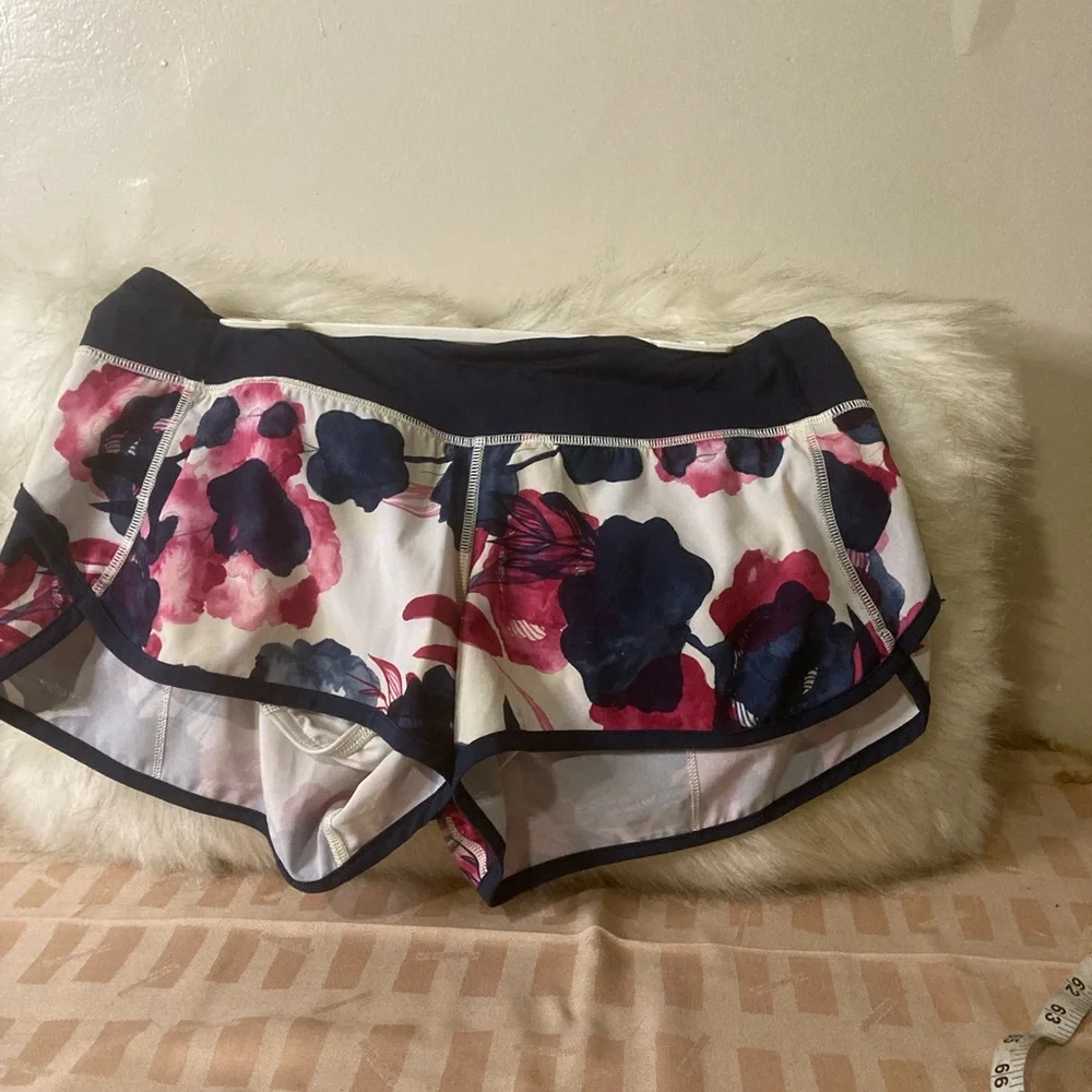 Lululemon Inkwell Floral Ghost Bumble Berry Speed Up Shorts 3” 2014 - Picture 9 of 15